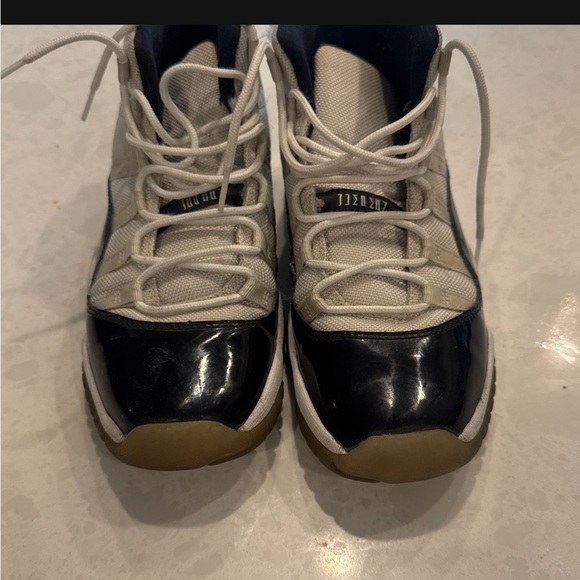 Grab a piece of sneaker history with the Air Jordan 11 - Picture 4 of 4
